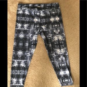 Spalding Pants - Spalding capri workout leggings Spalding Pants - Spalding capri workout leggings